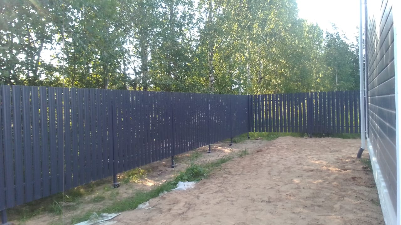 Забор из штакетника в Песочном