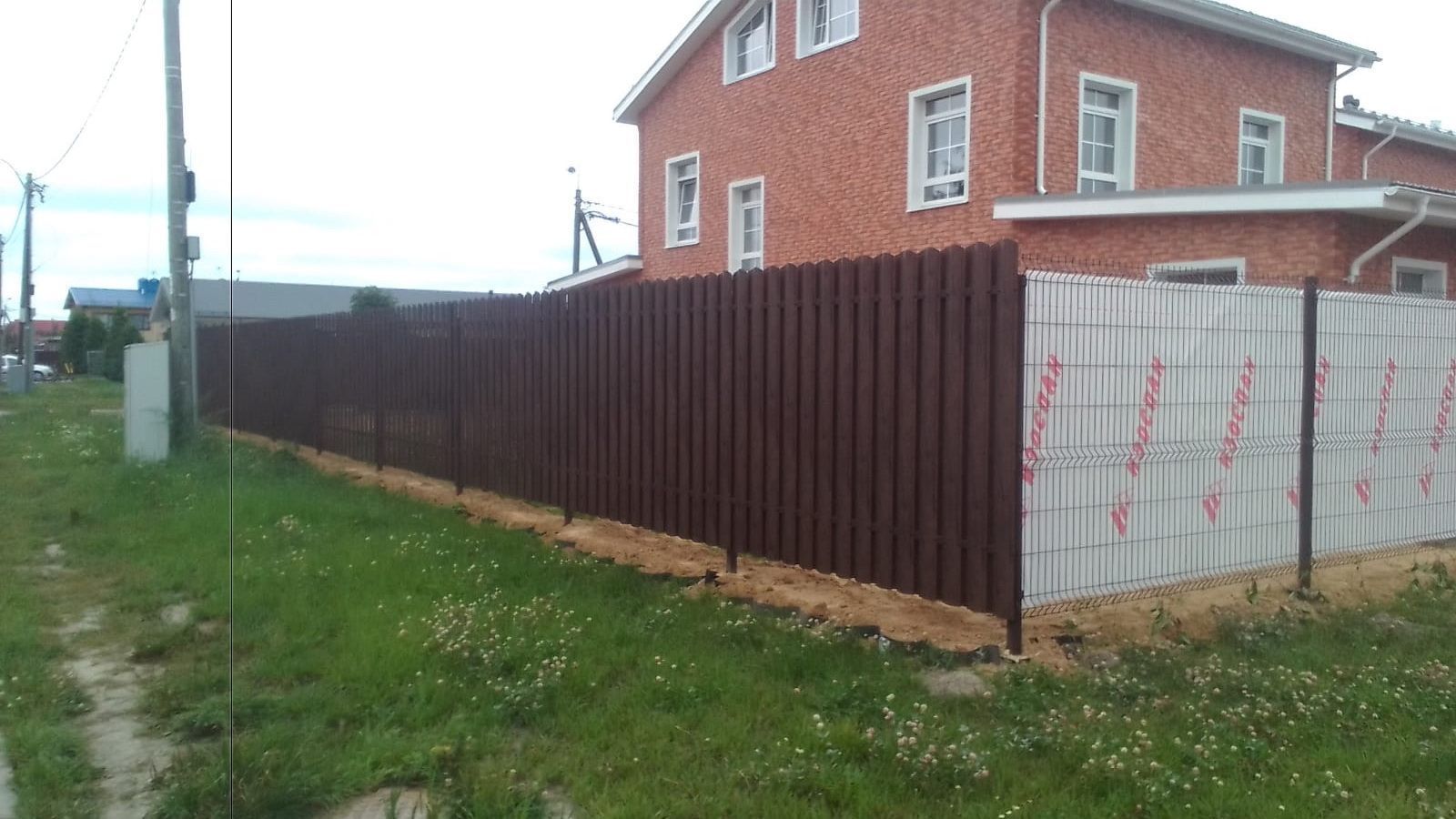 Забор из штакетника в Новой Ижоре